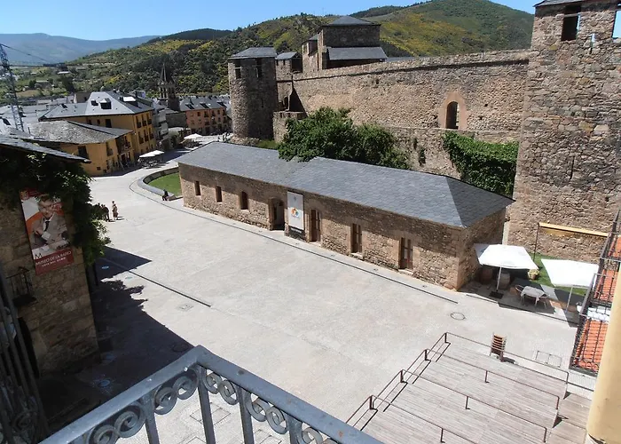 Hostal Virgen De La Encina